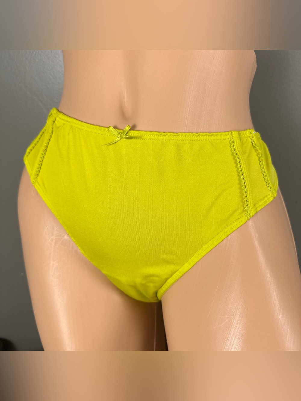 Cacique Bright Lime Green Thong Panty Size 14/16 Silky Panties Nylon Blend